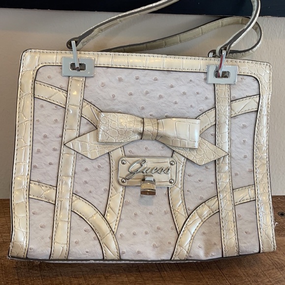 Guess - Picture 1 of 14